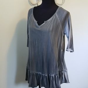 Super cute ruffle bottom top